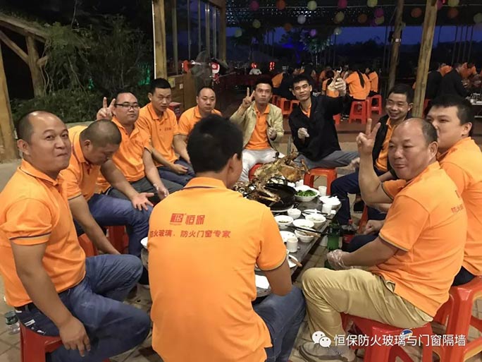 主題：“團(tuán)結(jié)”與“效率”！精誠(chéng)團(tuán)結(jié)、再創(chuàng)新高！ --記公司在2017年10月17日組織了一場(chǎng)高明盈香戶外拓展旅游活動(dòng)