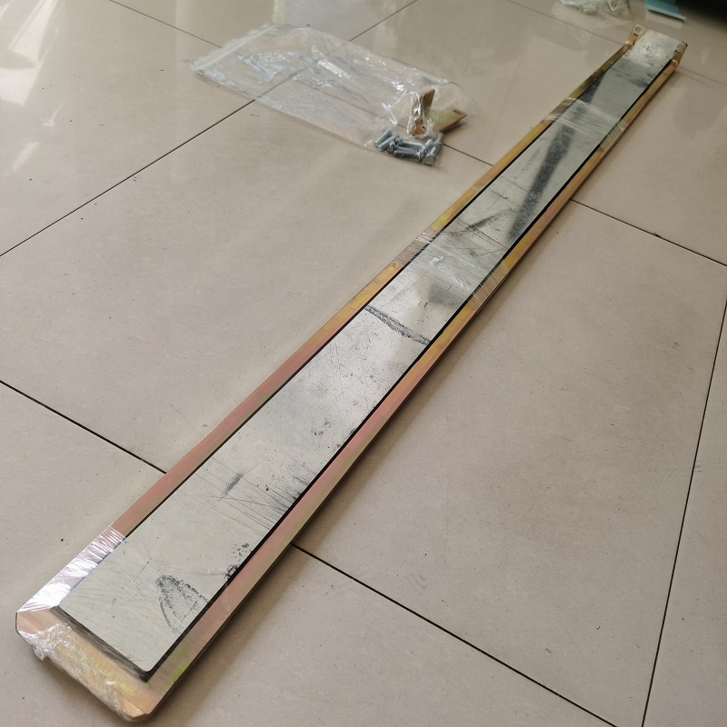 Spreader left slide plate j05746. 0100 for kalmar dcu 80-100 container reach stacker spare parts 3 Slide Plate